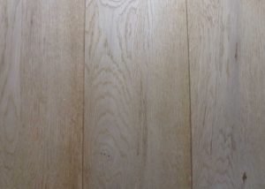 een-eiken-houten-vloer-in-de-natuur-zeep